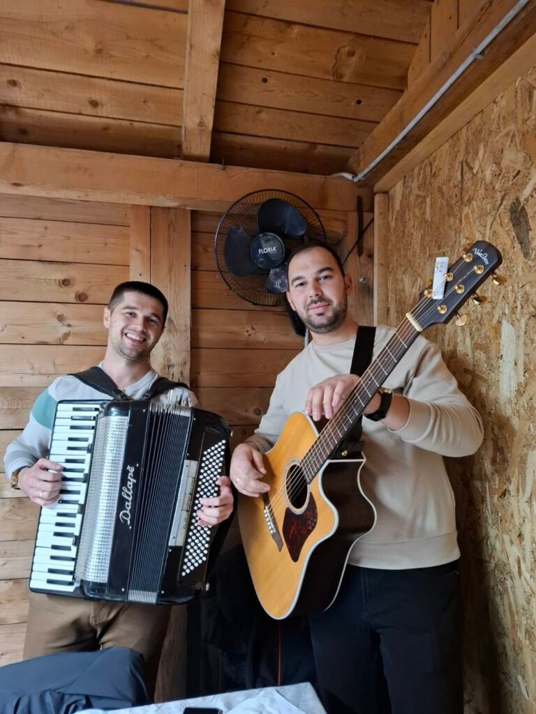 Akustični duo "Kumovi – Harmonika i Gitara"