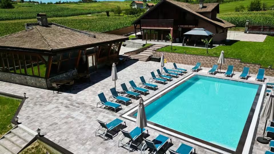 Villa Đurić – vila s bazenom i salom za proslave u Slatini